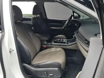 2024 Kia Carnival с пробегом 14 561 км