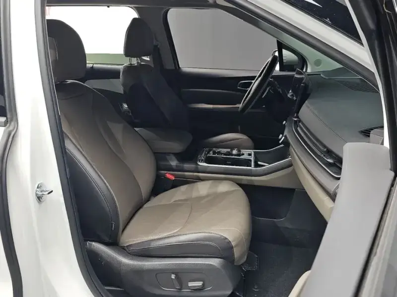 2024 Kia Carnival с пробегом 14 561 км
