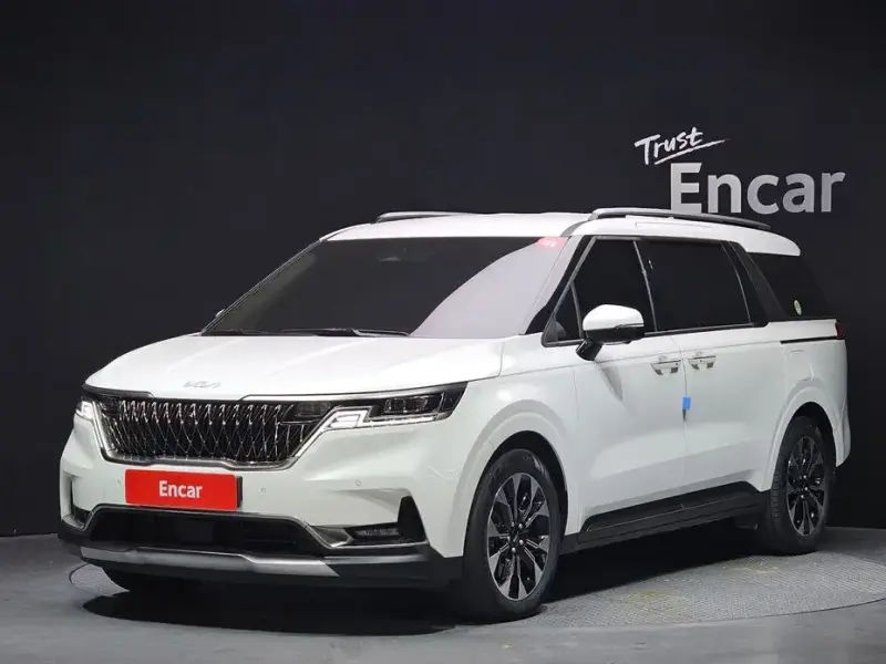 2023 Kia Carnival с пробегом 47 230 км