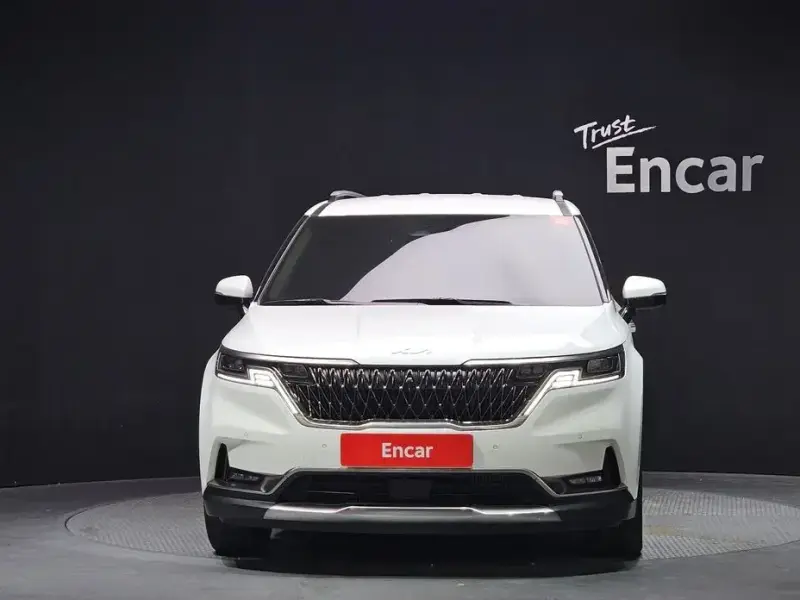 2023 Kia Carnival с пробегом 47 230 км