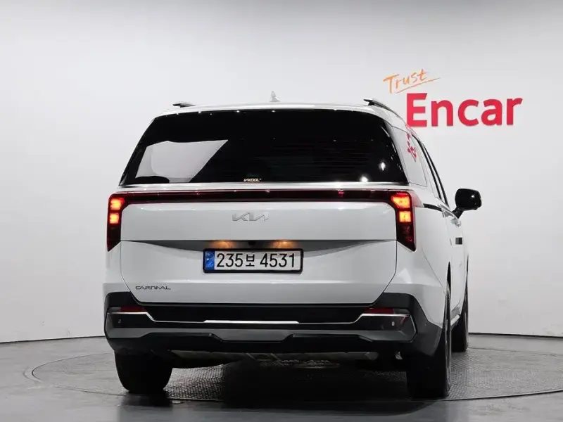2024 Kia Carnival с пробегом 10 709 км