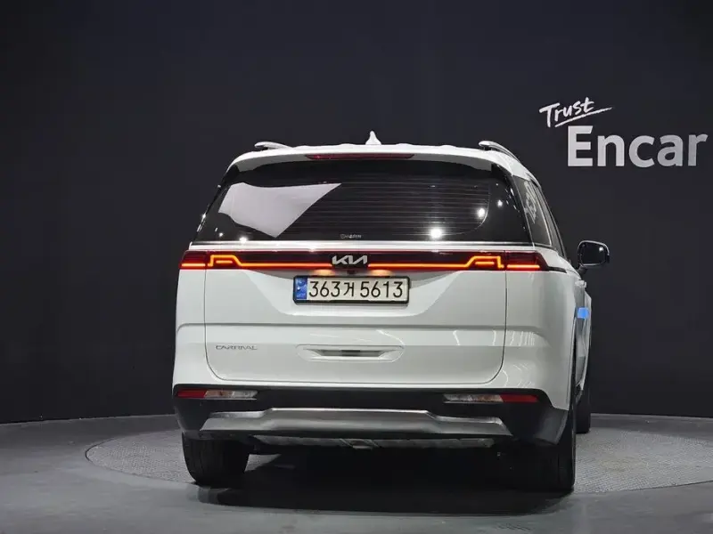 2023 Kia Carnival с пробегом 47 230 км
