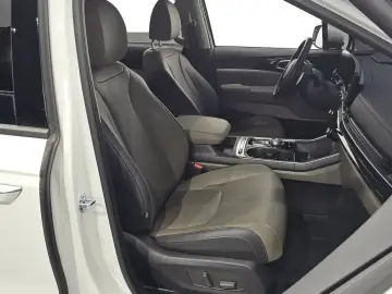 2024 Kia Carnival с пробегом 10 709 км
