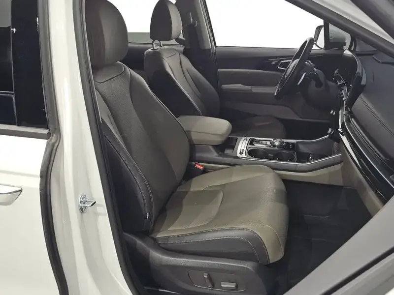 2024 Kia Carnival с пробегом 10 709 км
