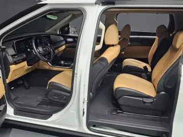 2023 Kia Carnival с пробегом 47 230 км