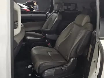 2024 Kia Carnival с пробегом 10 709 км