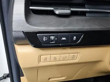 2023 Kia Carnival с пробегом 47 230 км
