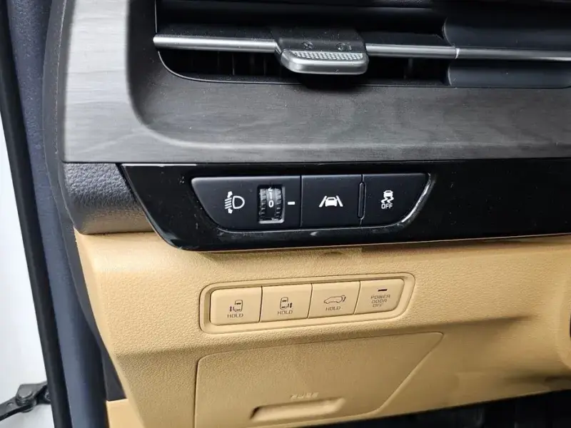 2023 Kia Carnival с пробегом 47 230 км