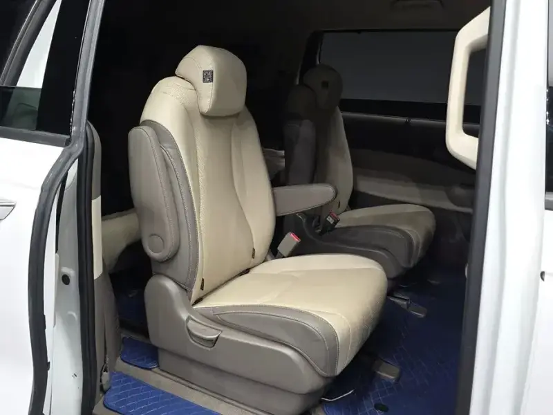 2023 Kia Carnival с пробегом 48 368 км