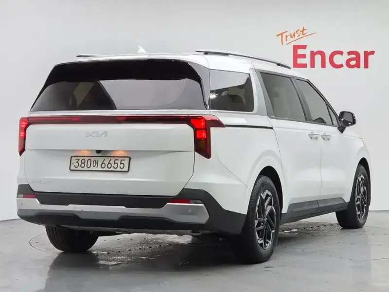 2024 Kia Carnival с пробегом 15 107 км