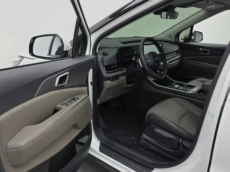 2024 Kia Carnival с пробегом 15 107 км