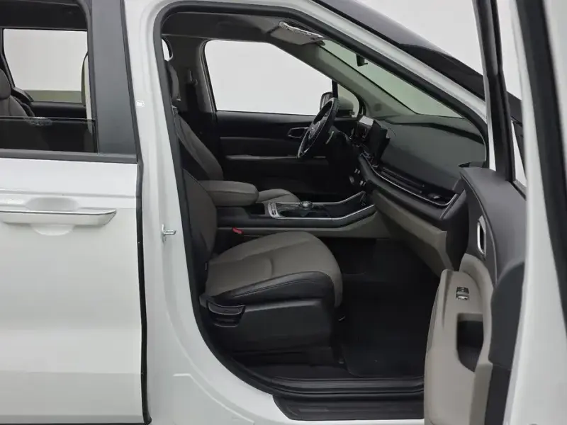 2024 Kia Carnival с пробегом 15 107 км