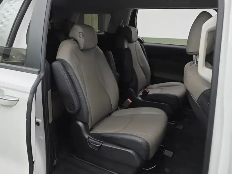 2024 Kia Carnival с пробегом 15 107 км