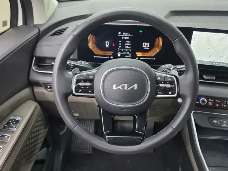 2024 Kia Carnival с пробегом 15 107 км