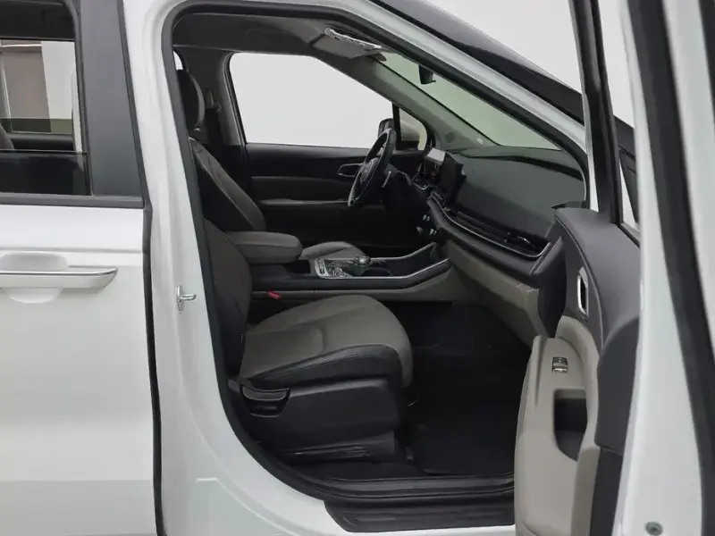 2024 Kia Carnival с пробегом 22 669 км