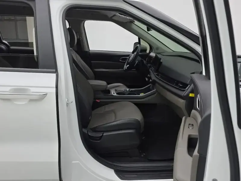 2024 Kia Carnival с пробегом 17 873 км