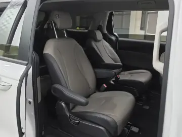 2024 Kia Carnival с пробегом 17 873 км
