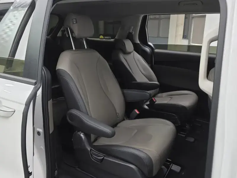 2024 Kia Carnival с пробегом 17 873 км