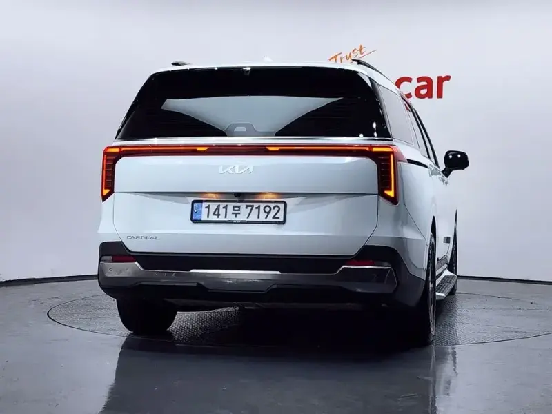 2024 Kia Carnival с пробегом 37 390 км