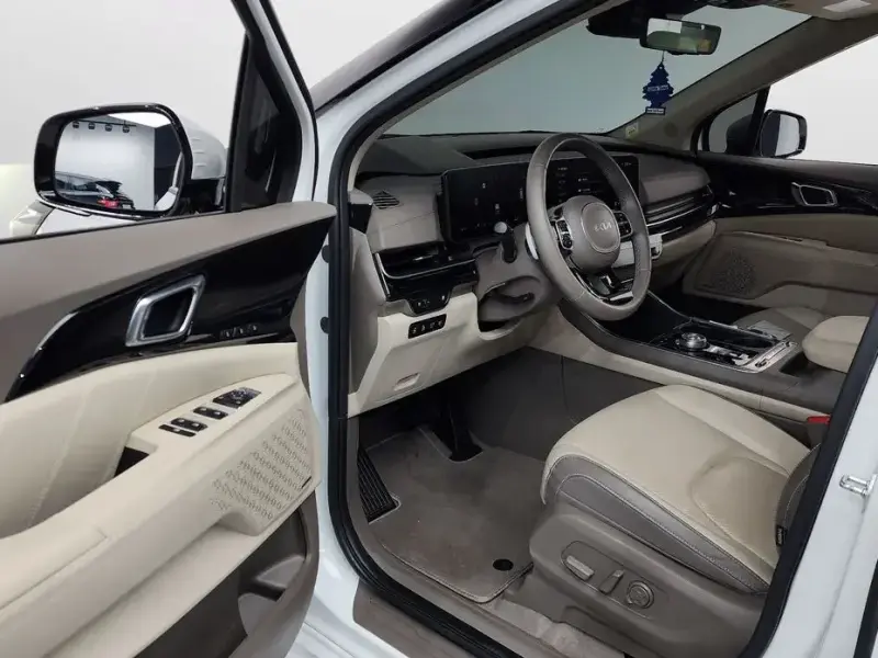 2024 Kia Carnival с пробегом 37 390 км