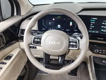 2024 Kia Carnival с пробегом 37 390 км