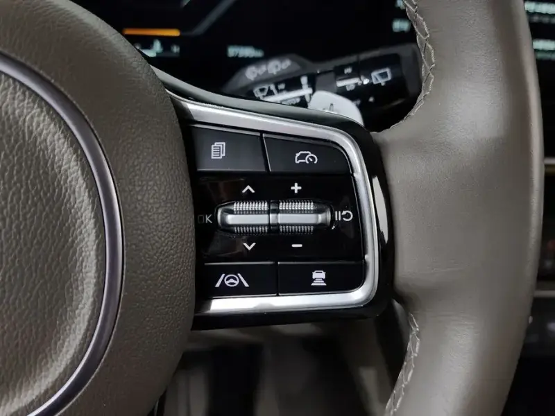 2024 Kia Carnival с пробегом 37 390 км