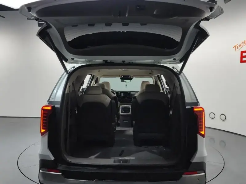 2024 Kia Carnival с пробегом 37 390 км