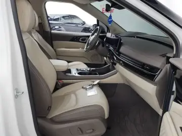 2024 Kia Carnival с пробегом 37 390 км