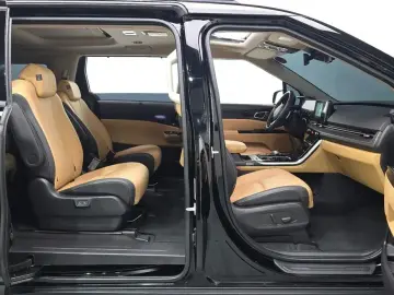 2023 Kia Carnival с пробегом 34 225 км