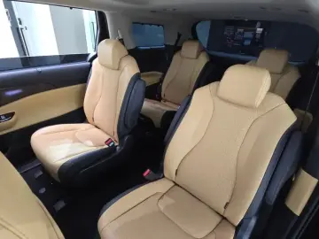 2023 Kia Carnival с пробегом 34 225 км