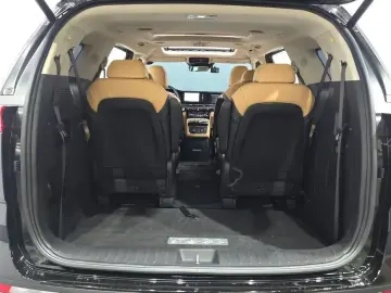 2023 Kia Carnival с пробегом 34 225 км