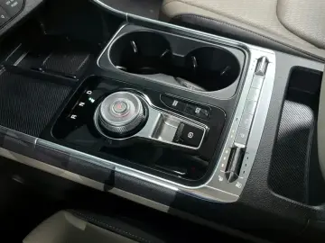 2024 Kia Carnival с пробегом 16 074 км