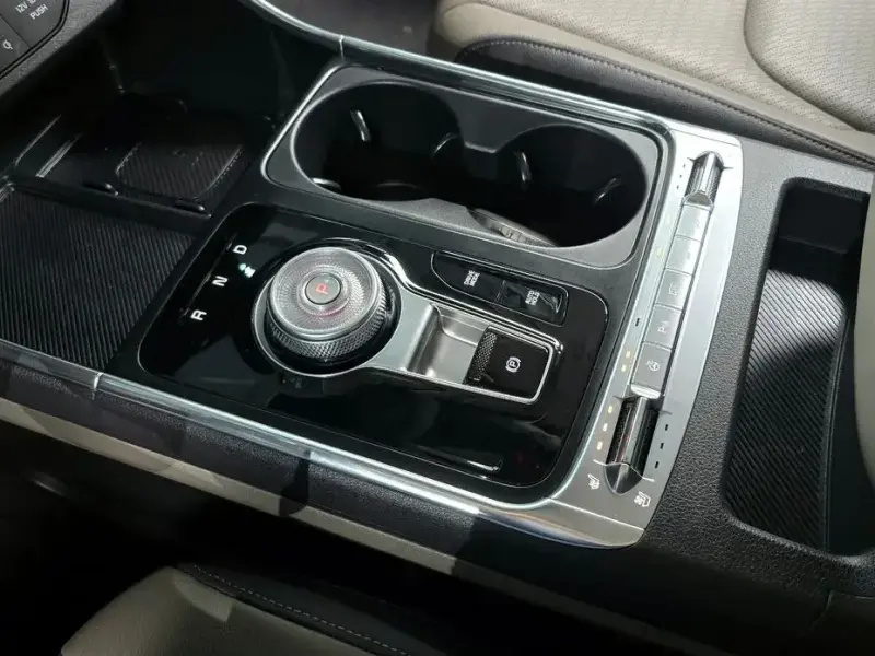 2024 Kia Carnival с пробегом 16 074 км
