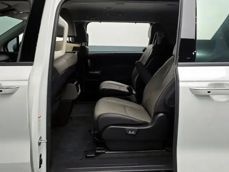 2024 Kia Carnival с пробегом 16 074 км