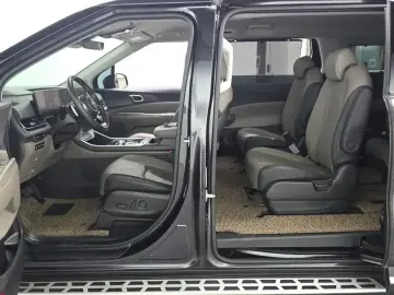 2024 Kia Carnival с пробегом 37 085 км
