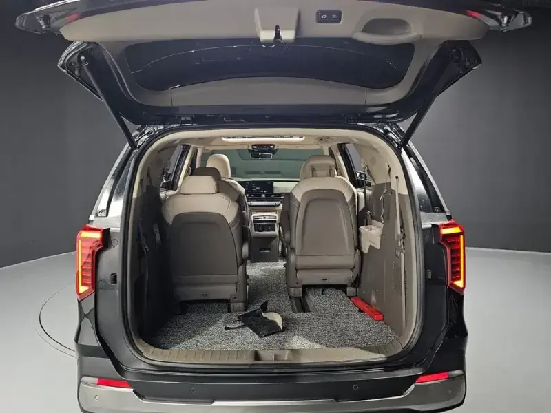 2023 Kia Carnival с пробегом 54 713 км