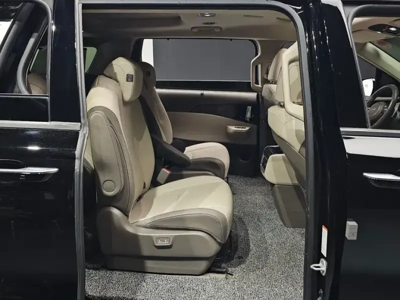 2023 Kia Carnival с пробегом 54 713 км