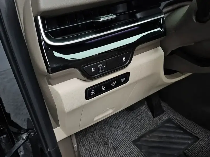2023 Kia Carnival с пробегом 54 713 км