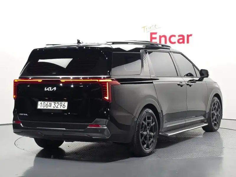 2024 Kia Carnival с пробегом 13 981 км