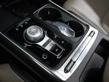 2024 Kia Carnival с пробегом 13 981 км