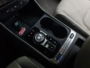 2024 Kia Carnival с пробегом 12 517 км
