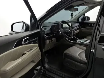 2024 Kia Carnival с пробегом 13 981 км