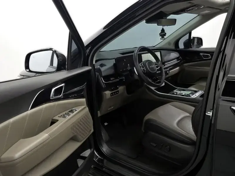 2024 Kia Carnival с пробегом 13 981 км