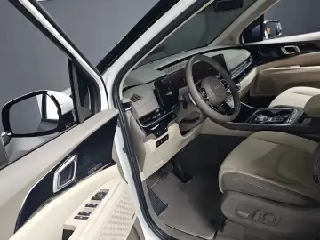 2024 Kia Carnival с пробегом 12 517 км