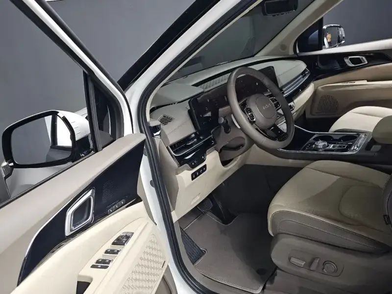 2024 Kia Carnival с пробегом 12 517 км