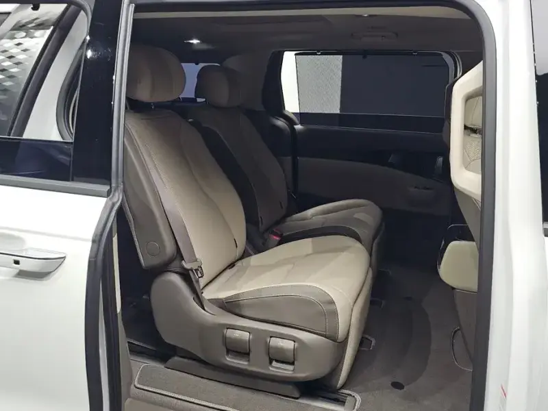 2024 Kia Carnival с пробегом 12 517 км