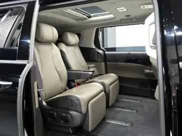 2024 Kia Carnival с пробегом 13 981 км