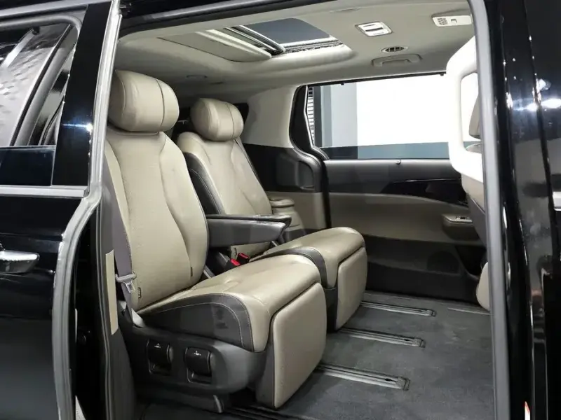 2024 Kia Carnival с пробегом 13 981 км