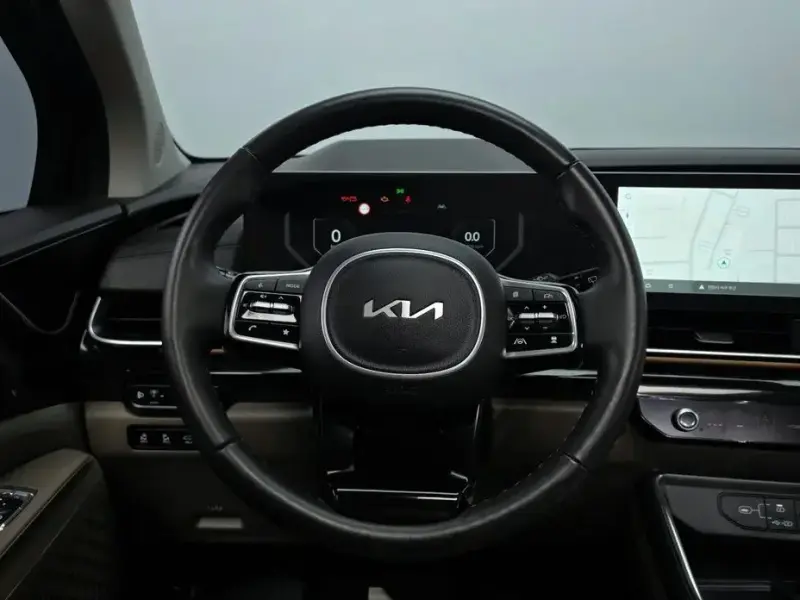 2024 Kia Carnival с пробегом 13 981 км