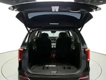 2024 Kia Carnival с пробегом 13 981 км